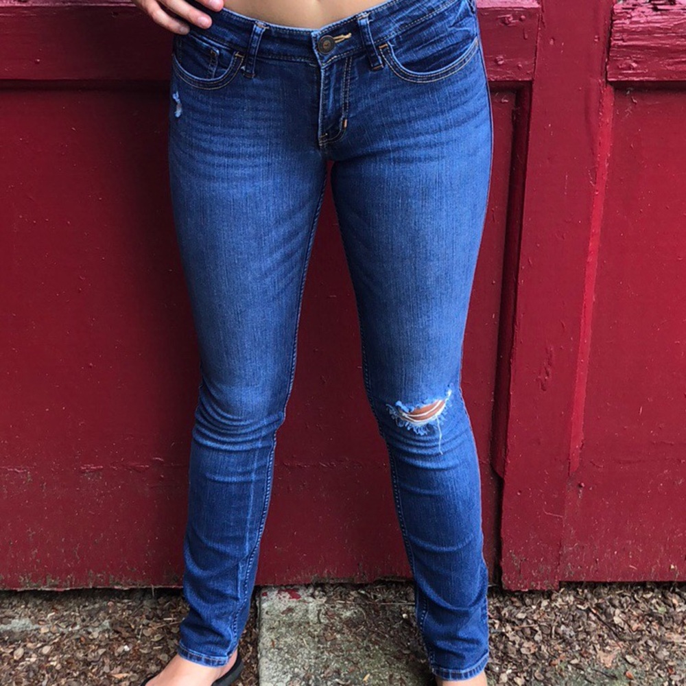 🌸 BUNDLE DEAL 🌸 TWO PAIRS OF HOLLISTER JEANS